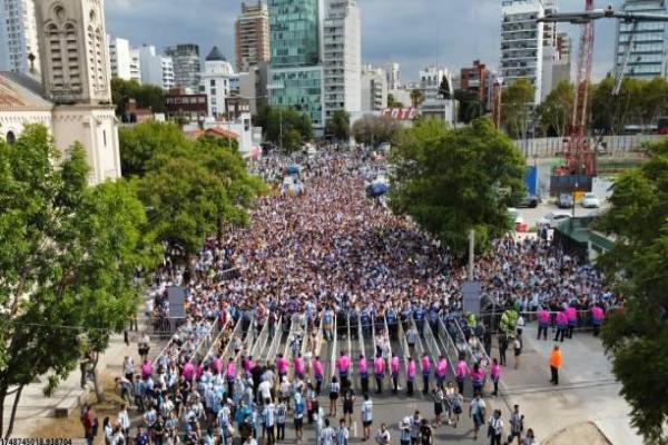 全红婵在体育项目上的成就，如何克服比赛中的挑战(图1)